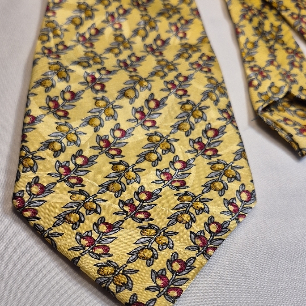 Phineas Creed Classic Yellow and Red 100% Polyester Neck Tie